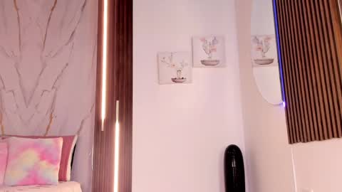 Vallolet Peach  online show from 12, 4, 2026