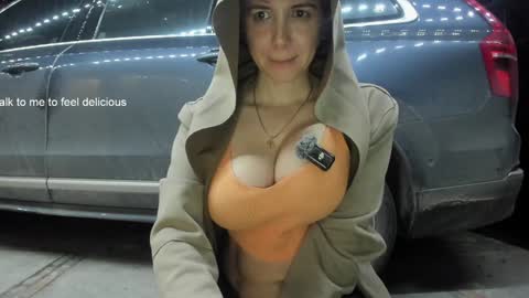 Snapshot of vanandjuani chatting on 9, 3, 2025 vanessa online show from 9, 3, 2025