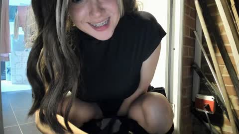 Snapshot of vanandjuani chatting on 16, 10, 2025 vanessa online show from 16, 10, 2025