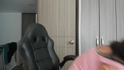 Snapshot of vanandjuani chatting on 24, 11, 2025 vanessa online show from 24, 11, 2025