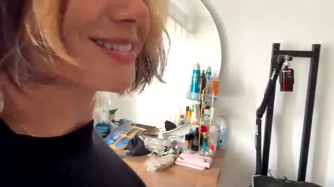 Snapshot of vanandjuani chatting on 29, 5, 2026 vanessa online show from 29, 5, 2026