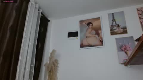 Snapshot of vanessa_brett_1 chatting on 7, 7, 2026 vanessa online show from 7, 7, 2026