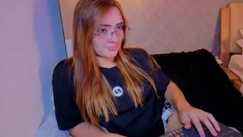 Snapshot of vanessa_foxyy chatting on 11, 7, 2026 vanessa_foxyy online show from 11, 7, 2026