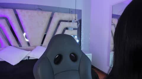 vanessaduval online show from 24, 11, 2025