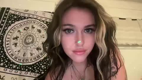 Snapshot of vanessaluvs2play chatting on 4, 11, 2025 vanessaluvs2play online show from 4, 11, 2025