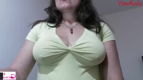 Snapshot of vanessared2 chatting on 11, 2, 2025 Vanesared2 online show from 11, 2, 2025