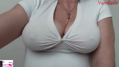 Snapshot of vanessared2 chatting on 20, 2, 2025 Vanesared2 online show from 20, 2, 2025