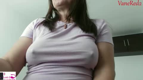 Snapshot of vanessared2 chatting on 29, 10, 2025 Vanesared2 online show from 29, 10, 2025