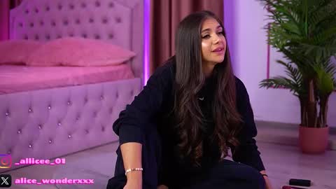 Vanessa Simon online show from 2, 11, 2025