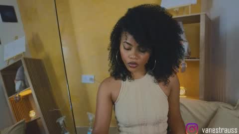 Snapshot of vanestrauss chatting on 26, 11, 2025 New account follow me online show from 26, 11, 2025