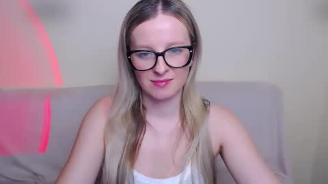 Snapshot of vanillaex_ chatting on 5, 2, 2026 Mia online show from 5, 2, 2026