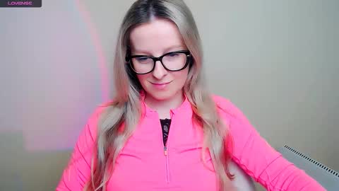 Snapshot of vanillaex_ chatting on 11, 2, 2026 Mia online show from 11, 2, 2026