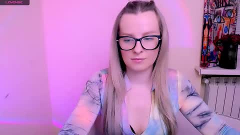 Snapshot of vanillaex_ chatting on 13, 2, 2026 Mia online show from 13, 2, 2026