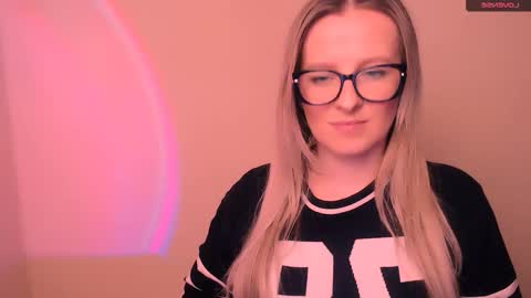 Snapshot of vanillaex_ chatting on 16, 2, 2026 Mia online show from 16, 2, 2026