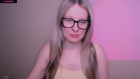 Snapshot of vanillaex_ chatting on 1, 5, 2026 Mia online show from 1, 5, 2026