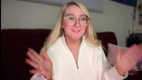 vanillapuddingpie online show from 10, 3, 2025