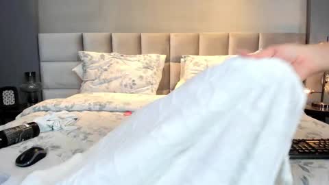 VANNA  online show from 25, 9, 2025