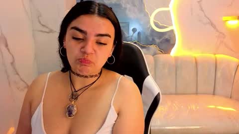 Snapshot of vany_lu_tx chatting on 6, 11, 2025 Live 800am 200pm COLOMBIAN HOUR online show from 6, 11, 2025