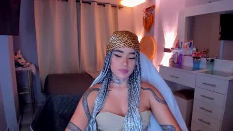 Snapshot of vayolett_bass chatting on 4, 3, 2026 Vayolett Bass online show from 4, 3, 2026