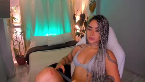 Snapshot of vayolett_bass chatting on 5, 6, 2026 Vayolett Bass online show from 5, 6, 2026