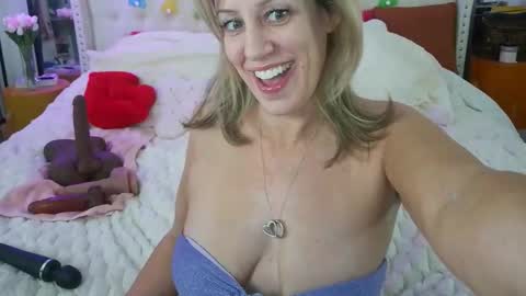 Snapshot of vegas_danielle chatting on 28, 3, 2026 Vegas Dani online show from 28, 3, 2026