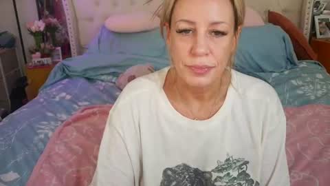 Snapshot of vegas_danielle chatting on 5, 7, 2026 Vegas Dani online show from 5, 7, 2026