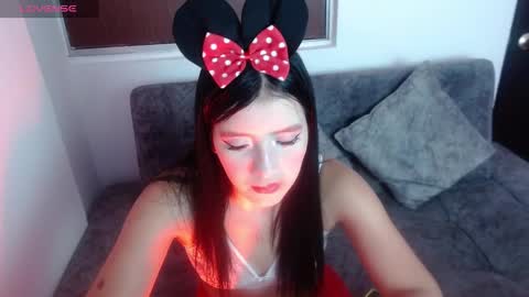 Snapshot of velvet_28_ chatting on 8, 10, 2025 velvet_28_ online show from 8, 10, 2025