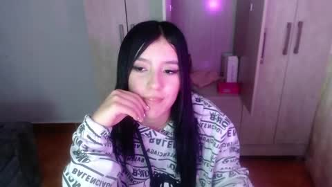 Snapshot of velvet_28_ chatting on 16, 11, 2025 velvet_28_ online show from 16, 11, 2025