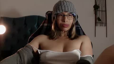 Snapshot of velvet_lips01 chatting on 30, 10, 2025 Andrea online show from 30, 10, 2025