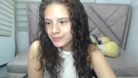 velvet_moon_v online show from 22, 9, 2025