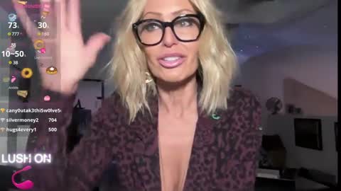 Snapshot of velvetbarbie chatting on 8, 1, 2025 VelvetBarbie online show from 8, 1, 2025