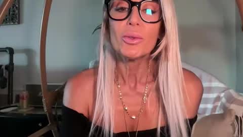 VelvetBarbie online show from 5, 1, 2026