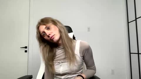 VelvetTGirl online show from 2, 2, 2026