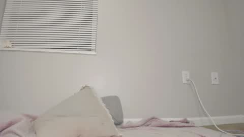 Snapshot of venicebtchh chatting on 11, 11, 2025 Harley instahailharleyy online show from 11, 11, 2025