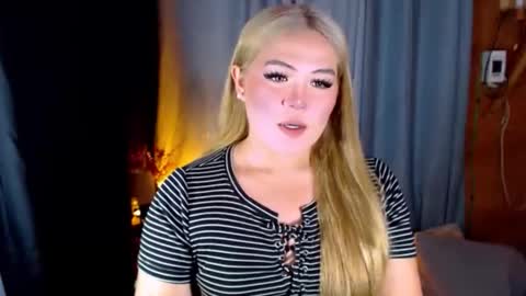 Snapshot of venus_colly chatting on 11, 6, 2026 I am Colly Your mystery girl online show from 11, 6, 2026