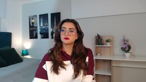 Snapshot of venus_steffen chatting on 16, 9, 2025 Mia online show from 16, 9, 2025