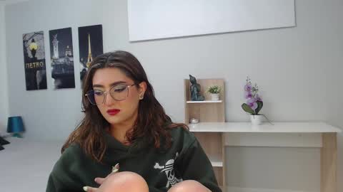 Snapshot of venus_steffen chatting on 19, 9, 2025 Mia online show from 19, 9, 2025