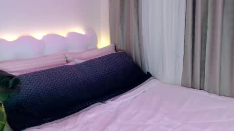 Venus Sunrise Bombshell online show from 15, 4, 2026