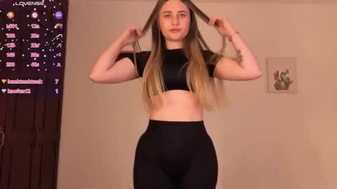 Snapshot of veronika__winslow_ chatting on 5, 10, 2025 Vero online show from 5, 10, 2025