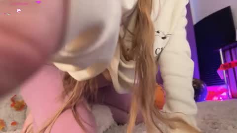 Snapshot of veronikaav chatting on 6, 11, 2025 VeronikaAV online show from 6, 11, 2025