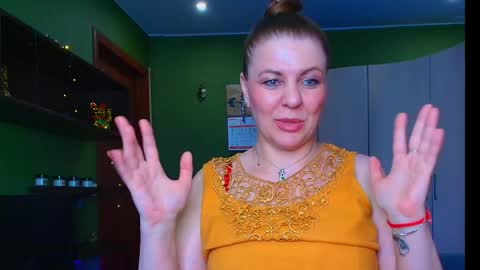 Snapshot of veronikawgold chatting on 7, 6, 2026 VeronikawGold online show from 7, 6, 2026