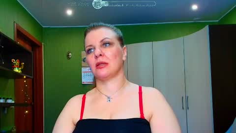 Snapshot of veronikawgold chatting on 12, 6, 2026 VeronikawGold online show from 12, 6, 2026