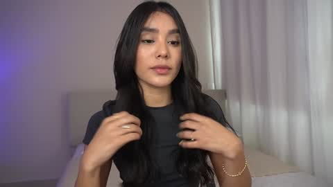 Snapshot of veroniqe_lounge chatting on 8, 9, 2025 V A L help me reach 100likes online show from 8, 9, 2025