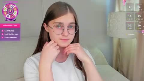 Snapshot of veta_cute chatting on 26, 7, 2026 Emma Sofa online show from 26, 7, 2026