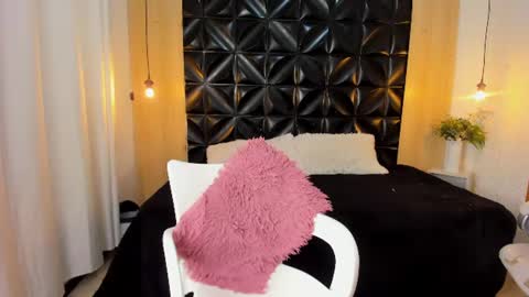 Vanesaa online show from 2, 7, 2026