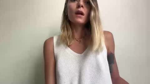 Snapshot of viajemos chatting on 17, 1, 2026 papichulo y mamichula online show from 17, 1, 2026