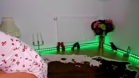 Snapshot of viciousqueen chatting on 23, 7, 2026 ViciousQueenu can call me Laura online show from 23, 7, 2026