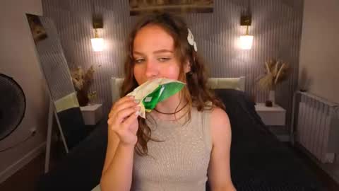 Snapshot of vicki_milles chatting on 29, 6, 2026 vicki_milles online show from 29, 6, 2026