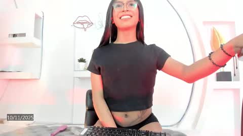 Snapshot of vicky_hottman chatting on 11, 11, 2025 vicky_hottman online show from 11, 11, 2025