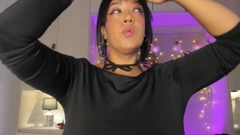 Snapshot of vicky_ruiz chatting on 4, 12, 2025 V I C K Y online show from 4, 12, 2025